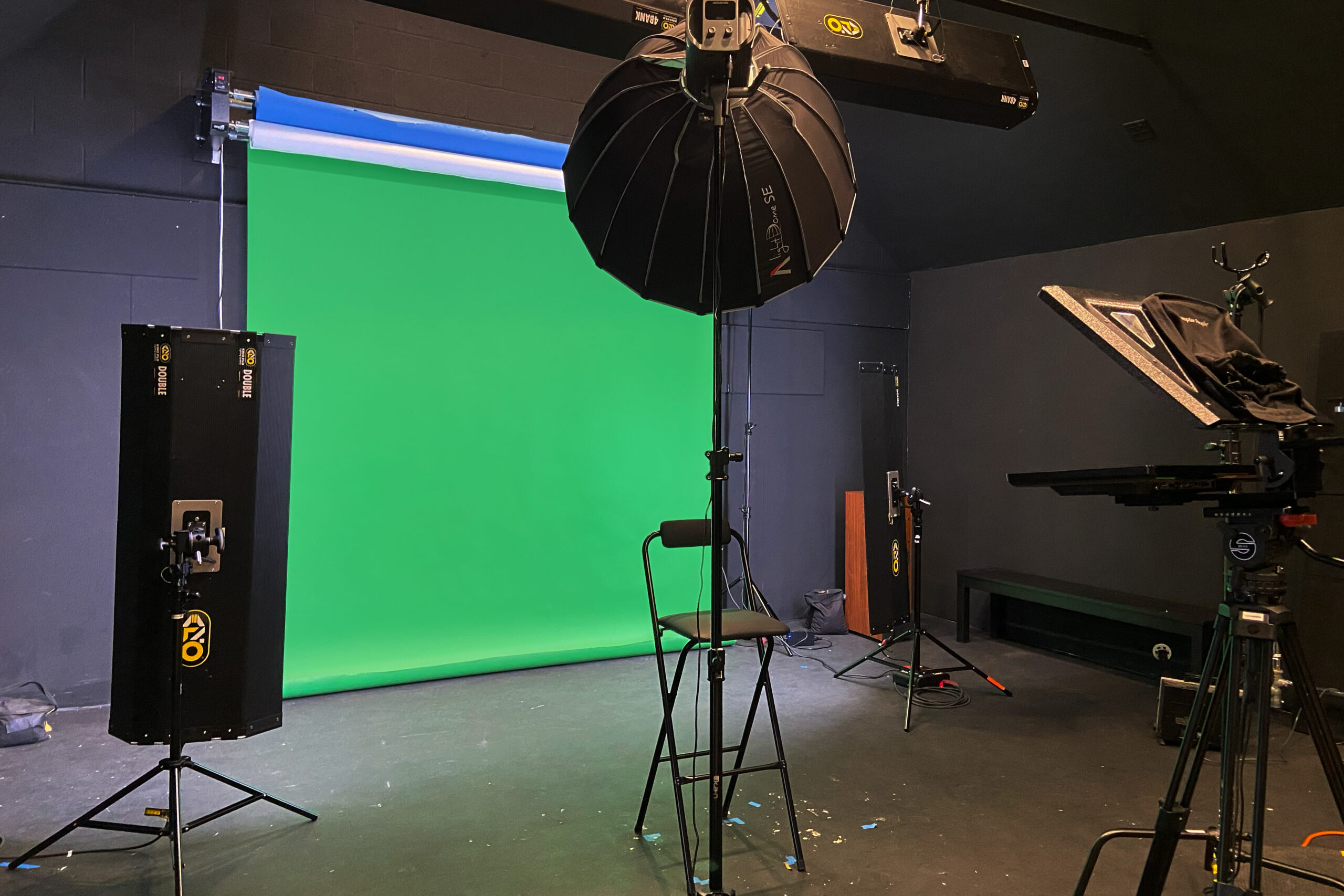 2026-7CS-new_greenscreen photo of green screen backdrop with lights and teleprompter at 7 Cylinders Studio